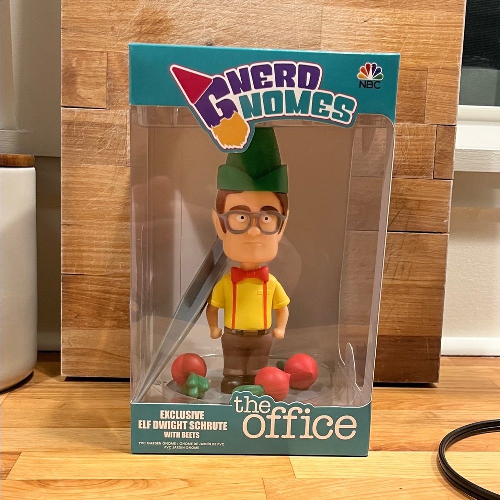 Elf Dwight Schrute Figurine - Multicolor